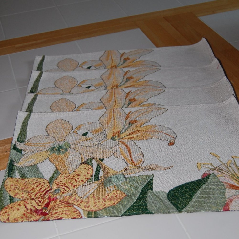 4 Croft & Barrow Yellow/White/Green Lily Placemats 19 1/4"Long  x 12" Wide